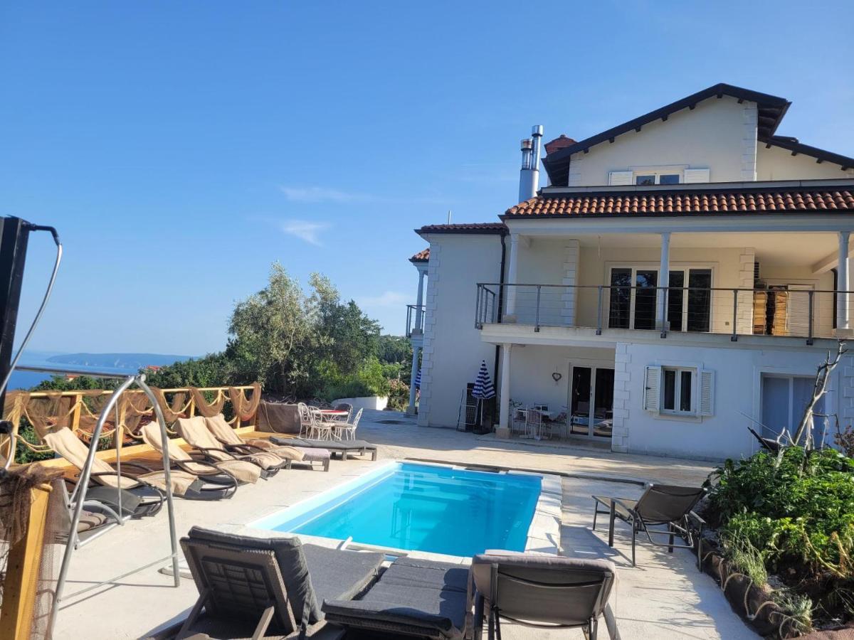 Apartments Chiara Mit Meerblick Und Pool Und Jacuzzi Lovran Exterior foto