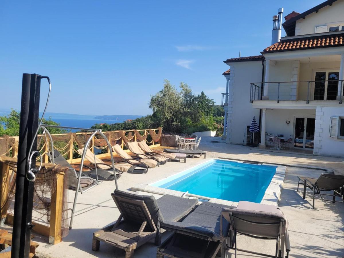 Apartments Chiara Mit Meerblick Und Pool Und Jacuzzi Lovran Exterior foto