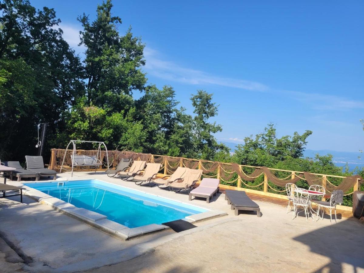 Apartments Chiara Mit Meerblick Und Pool Und Jacuzzi Lovran Exterior foto