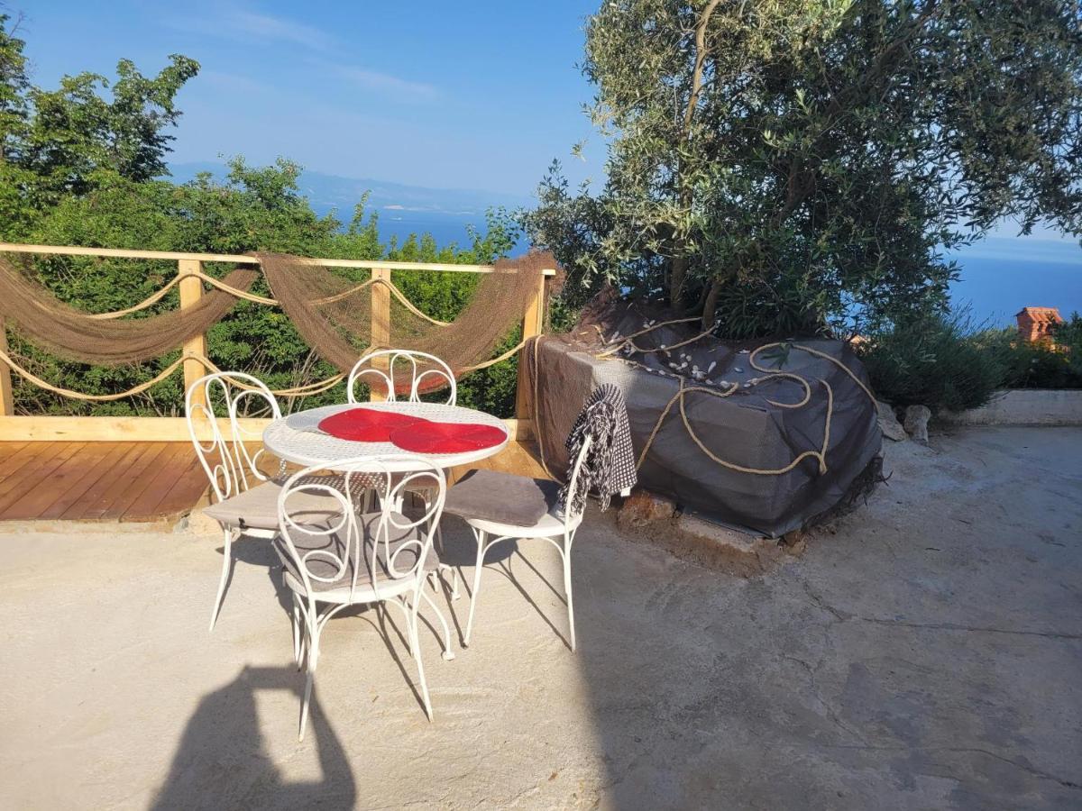Apartments Chiara Mit Meerblick Und Pool Und Jacuzzi Lovran Exterior foto