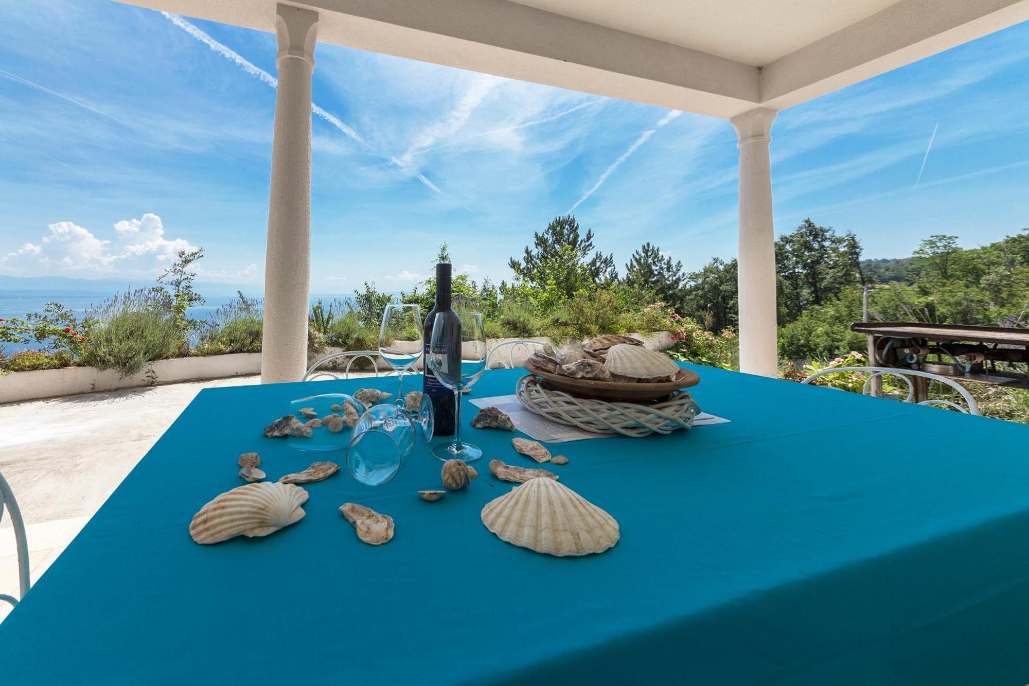 Apartments Chiara Mit Meerblick Und Pool Und Jacuzzi Lovran Exterior foto