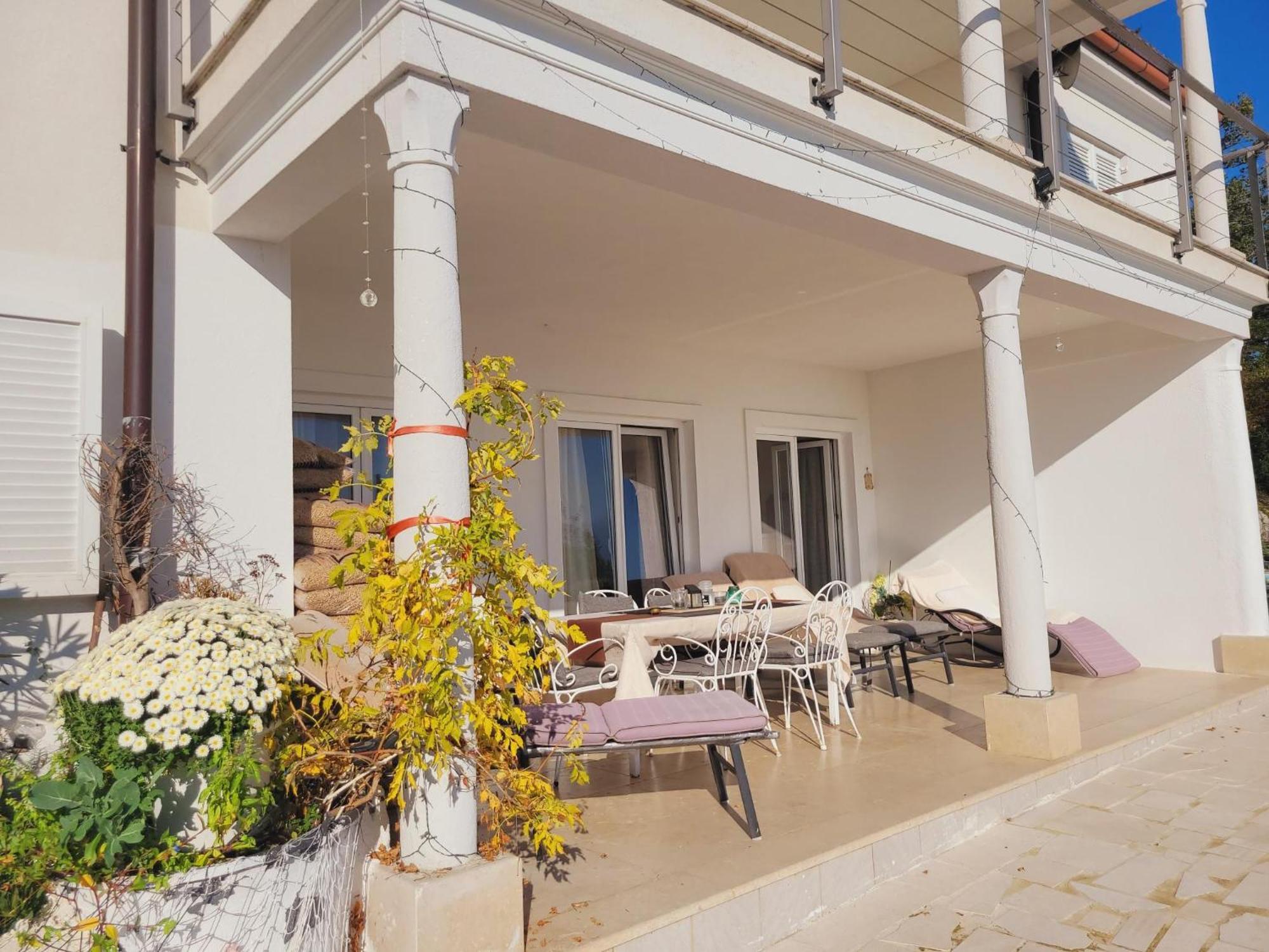 Apartments Chiara Mit Meerblick Und Pool Und Jacuzzi Lovran Exterior foto
